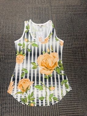 NWT LuLaRoe floral Tank Top with peach Rose Print Sz XS